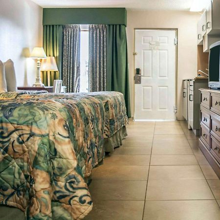 Rodeway Inn Clearwater-Dunedin ภายนอก รูปภาพ
