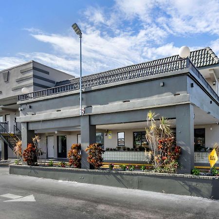 Rodeway Inn Clearwater-Dunedin ภายนอก รูปภาพ