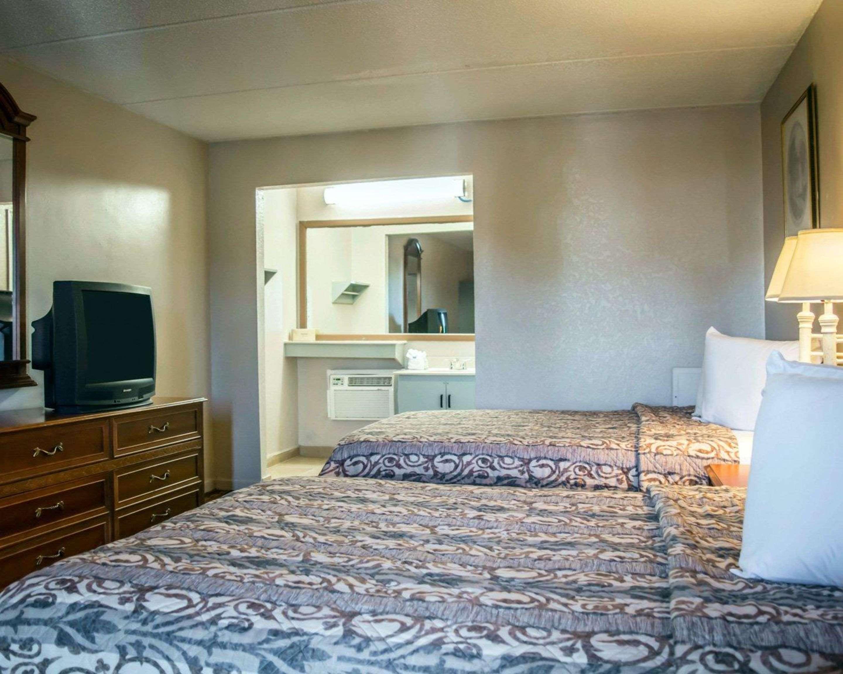 Rodeway Inn Clearwater-Dunedin ภายนอก รูปภาพ
