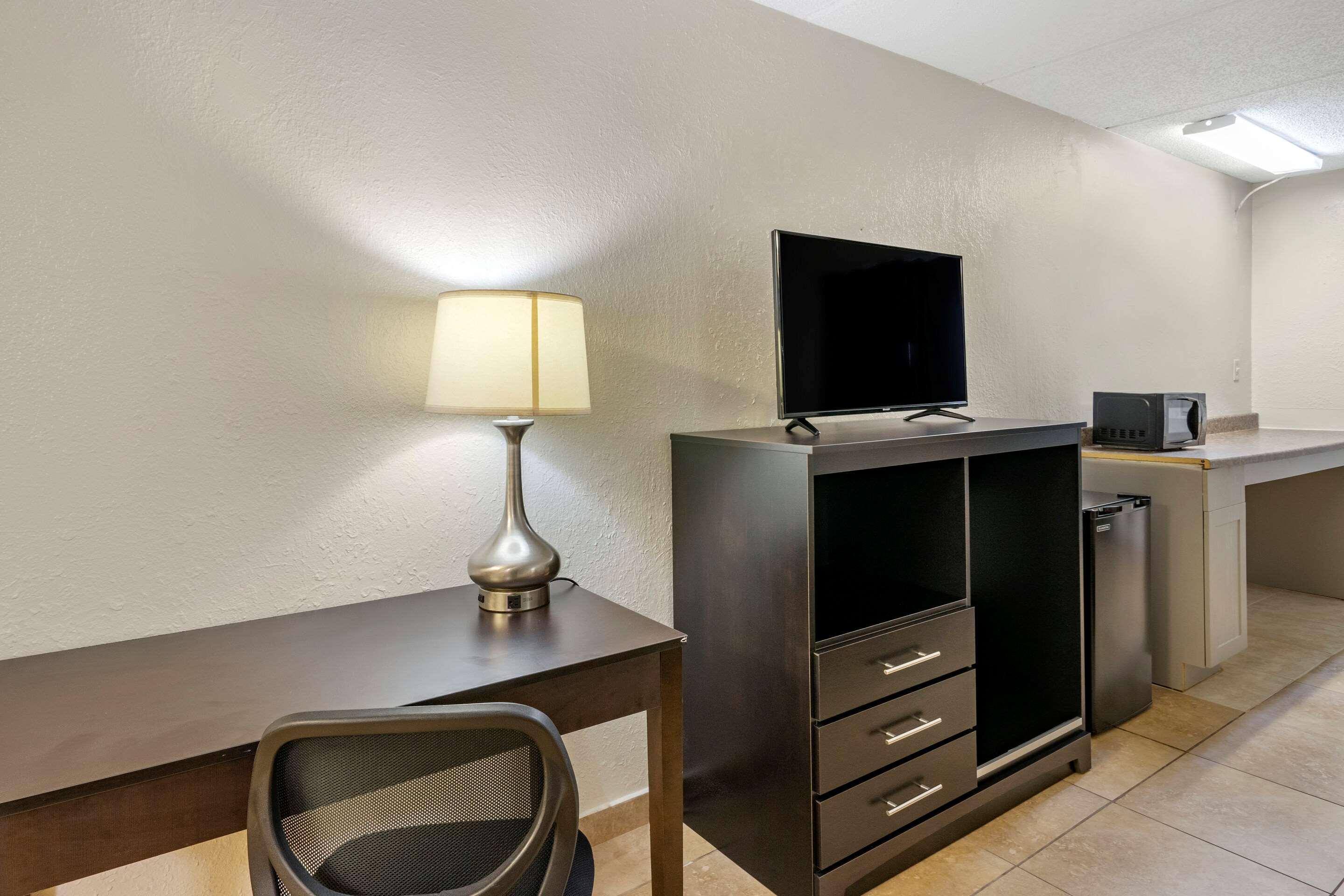 Rodeway Inn Clearwater-Dunedin ภายนอก รูปภาพ