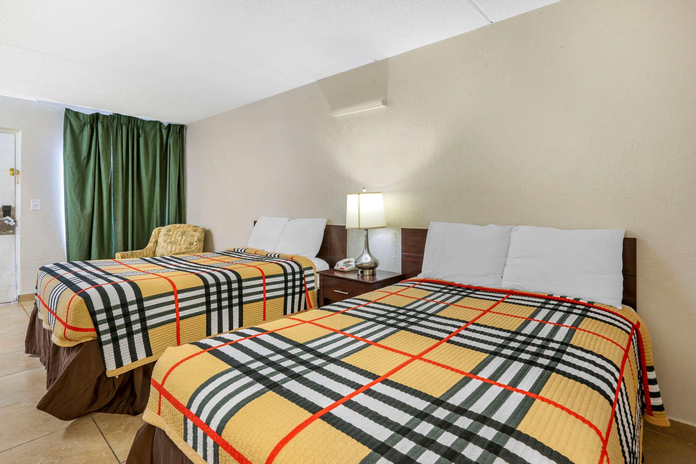 Rodeway Inn Clearwater-Dunedin ภายนอก รูปภาพ