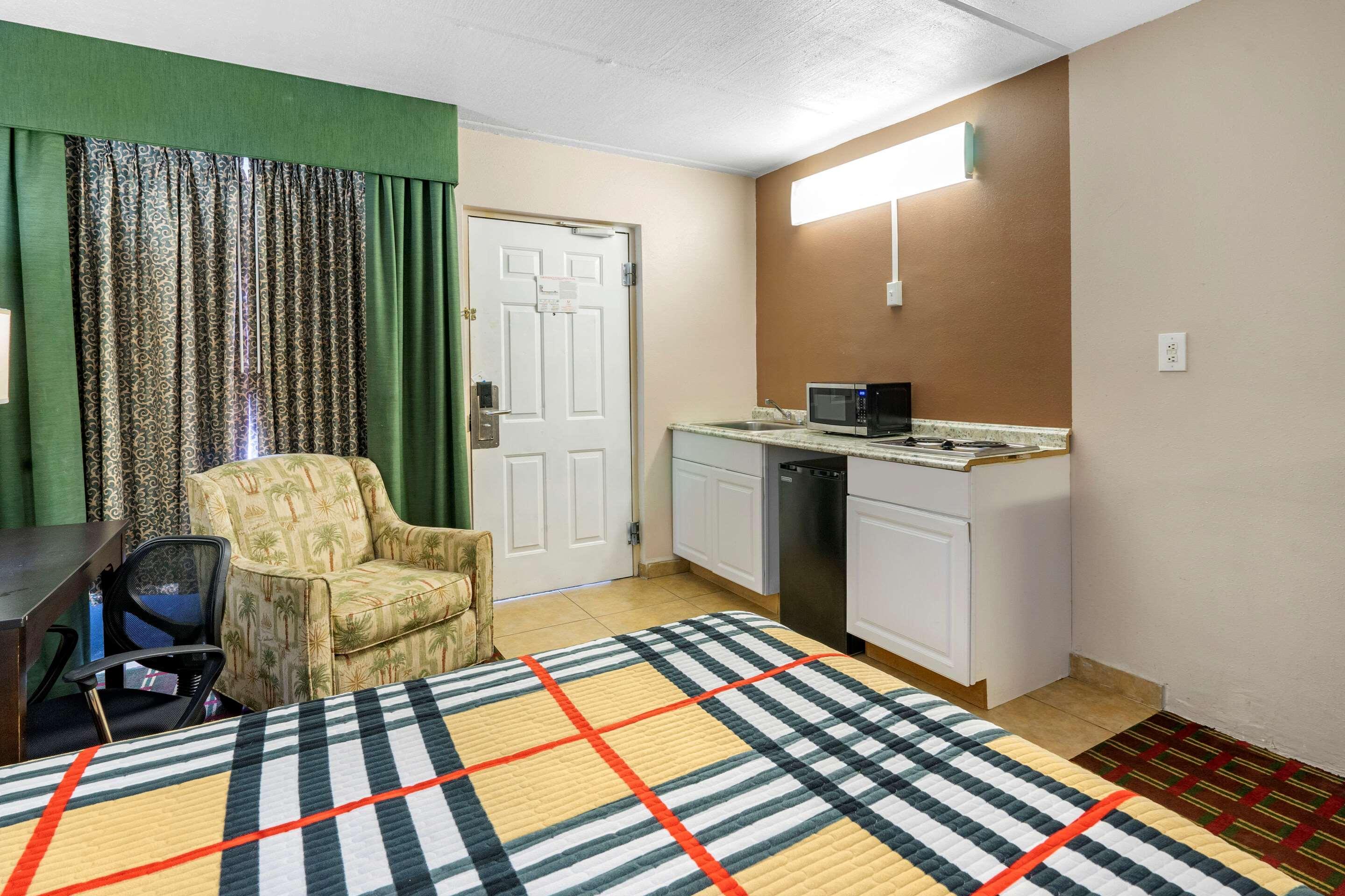 Rodeway Inn Clearwater-Dunedin ภายนอก รูปภาพ