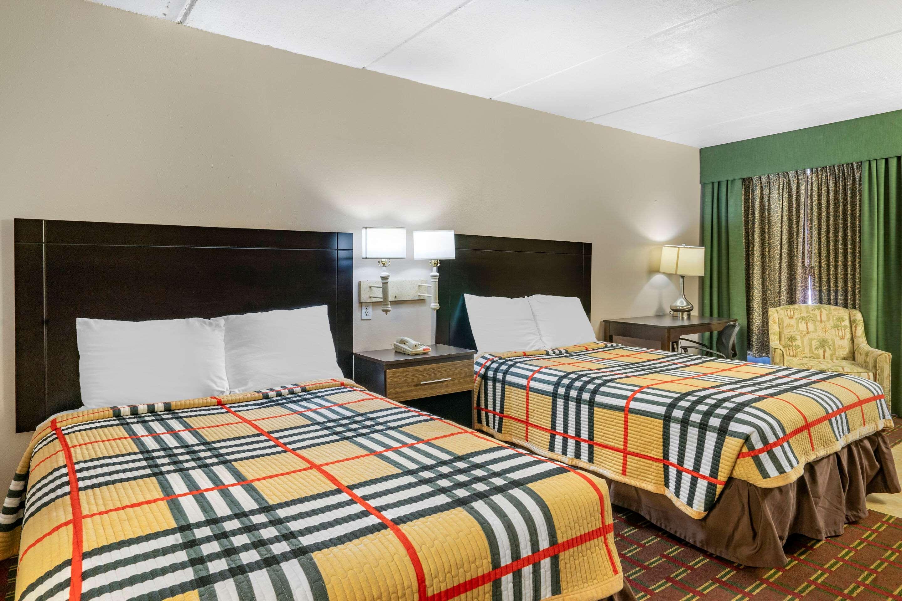 Rodeway Inn Clearwater-Dunedin ภายนอก รูปภาพ