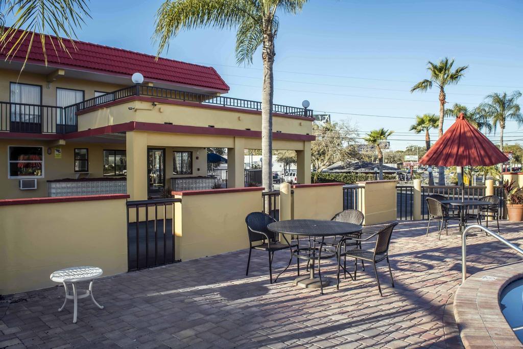 Rodeway Inn Clearwater-Dunedin ภายนอก รูปภาพ