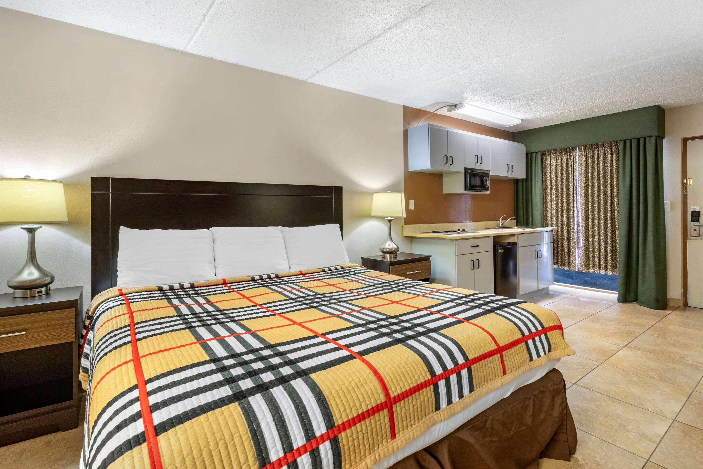Rodeway Inn Clearwater-Dunedin ภายนอก รูปภาพ