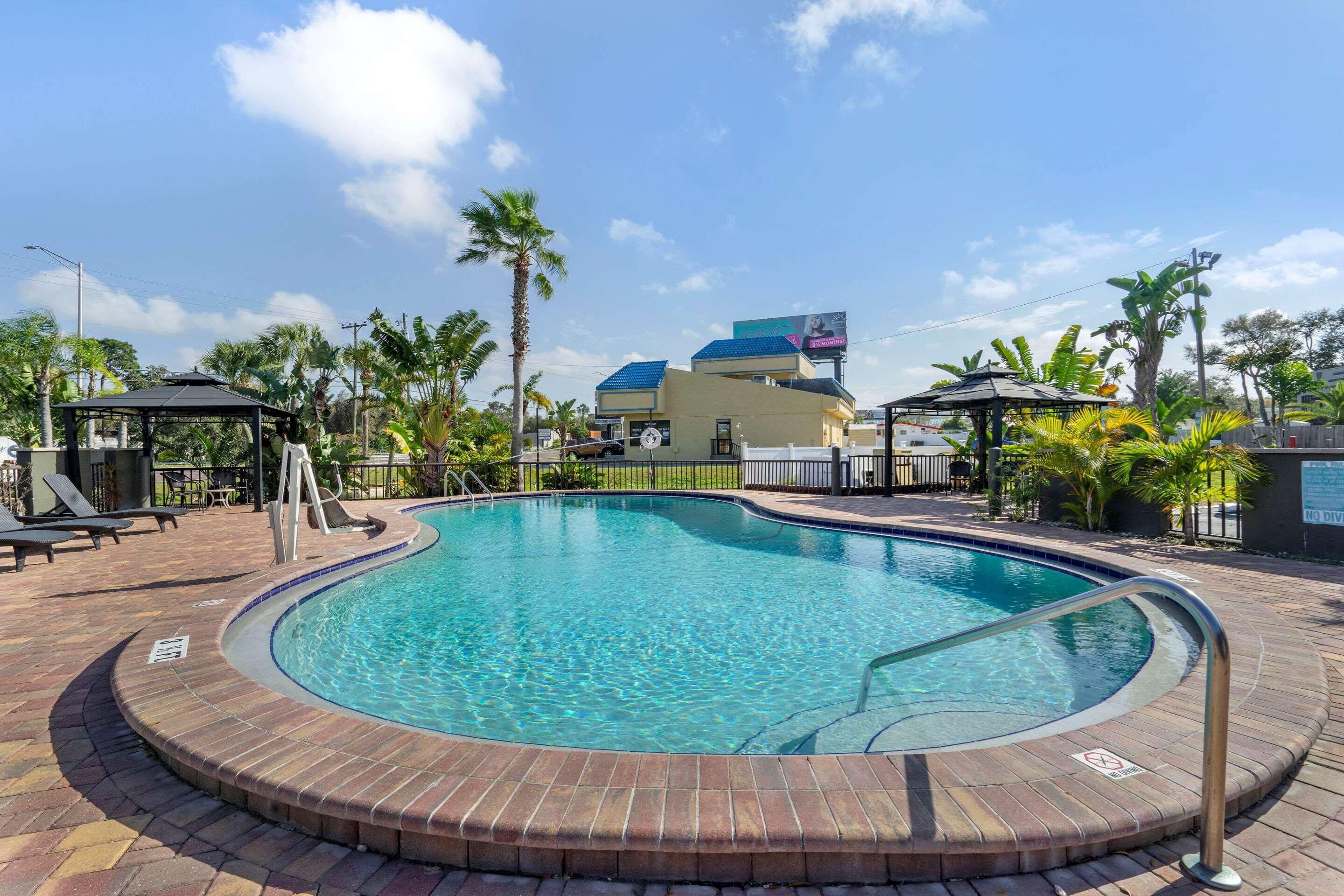 Rodeway Inn Clearwater-Dunedin ภายนอก รูปภาพ