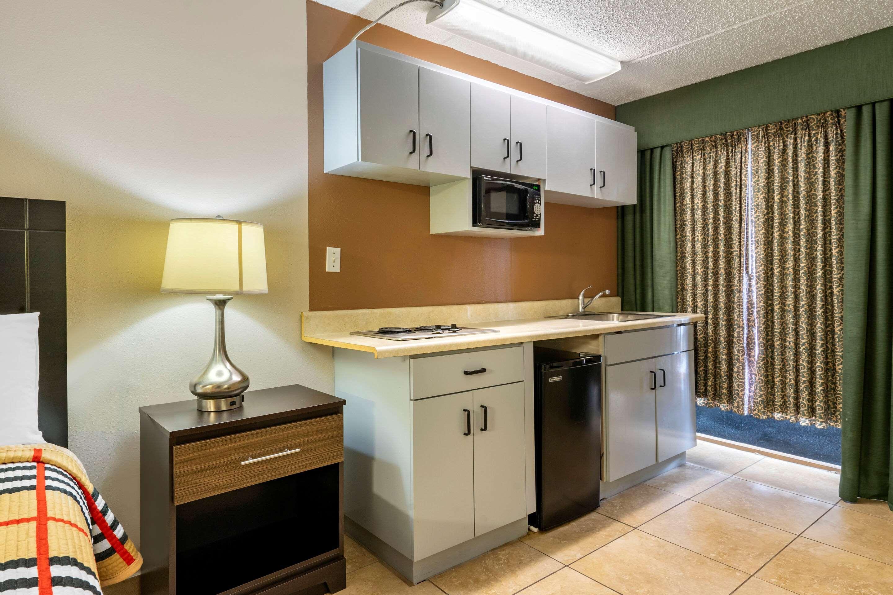 Rodeway Inn Clearwater-Dunedin ภายนอก รูปภาพ
