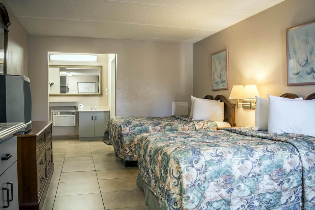 Rodeway Inn Clearwater-Dunedin ภายนอก รูปภาพ