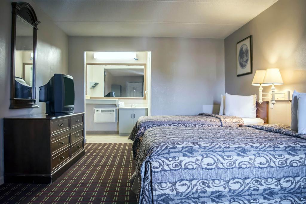 Rodeway Inn Clearwater-Dunedin ภายนอก รูปภาพ