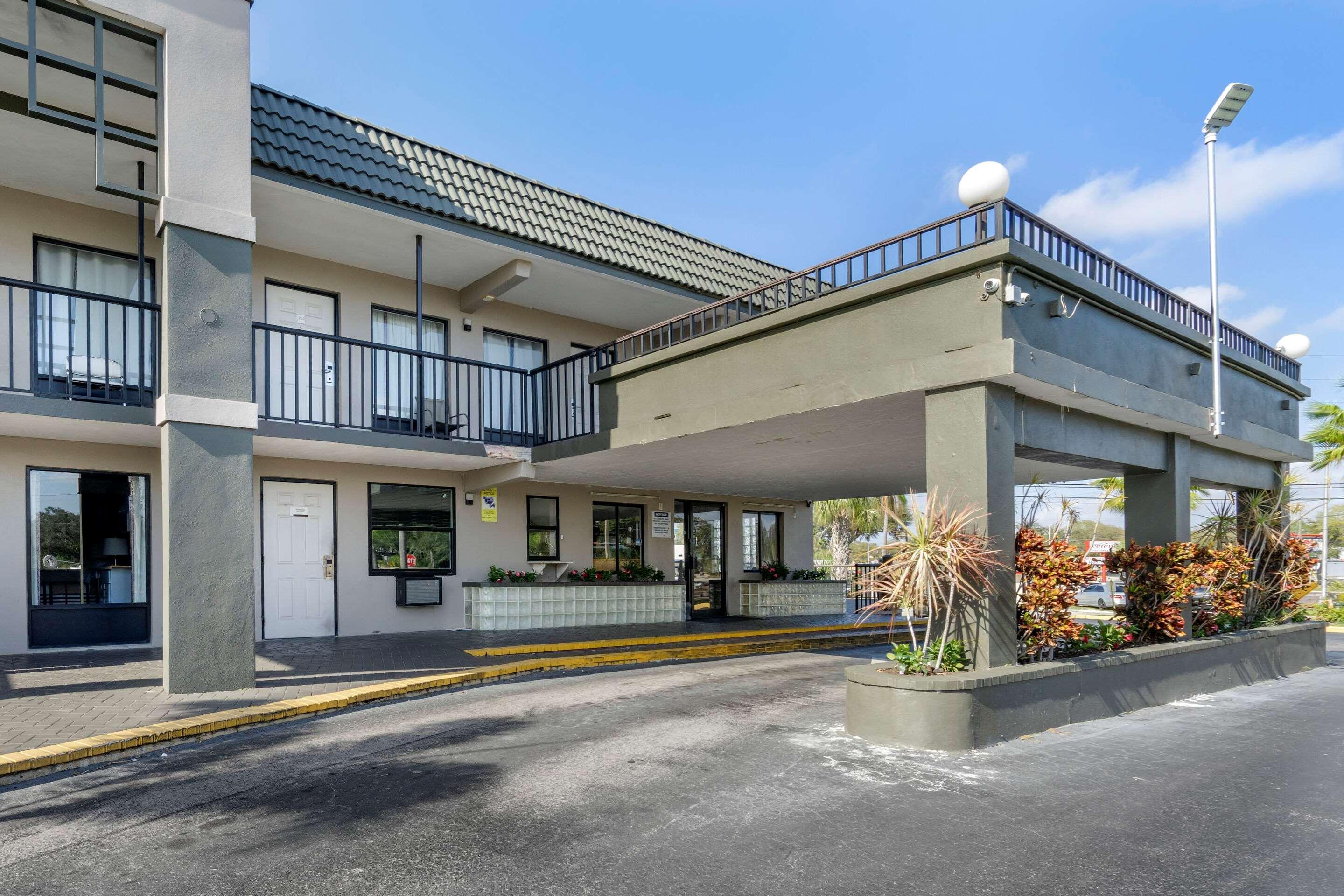 Rodeway Inn Clearwater-Dunedin ภายนอก รูปภาพ