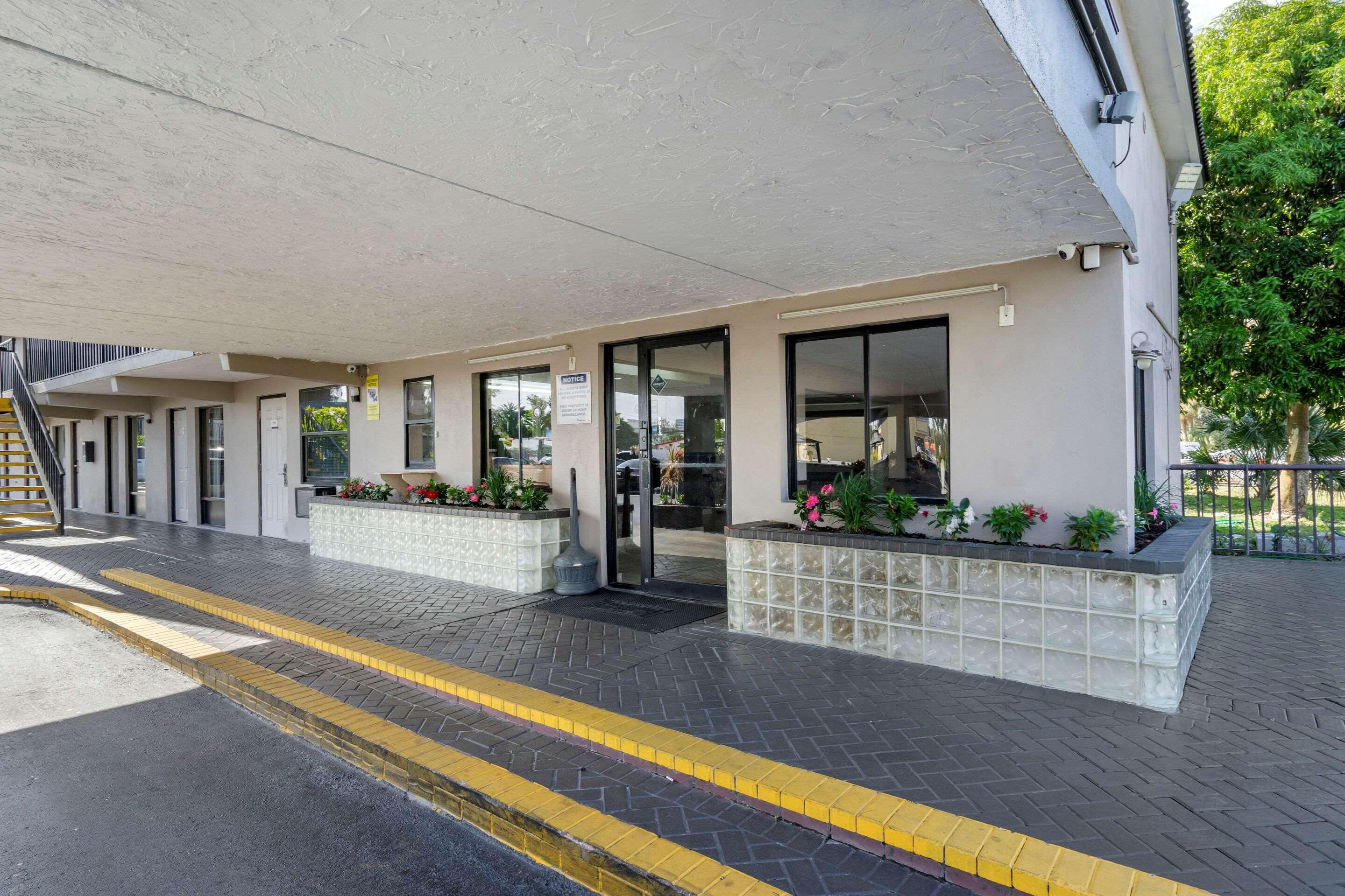Rodeway Inn Clearwater-Dunedin ภายนอก รูปภาพ