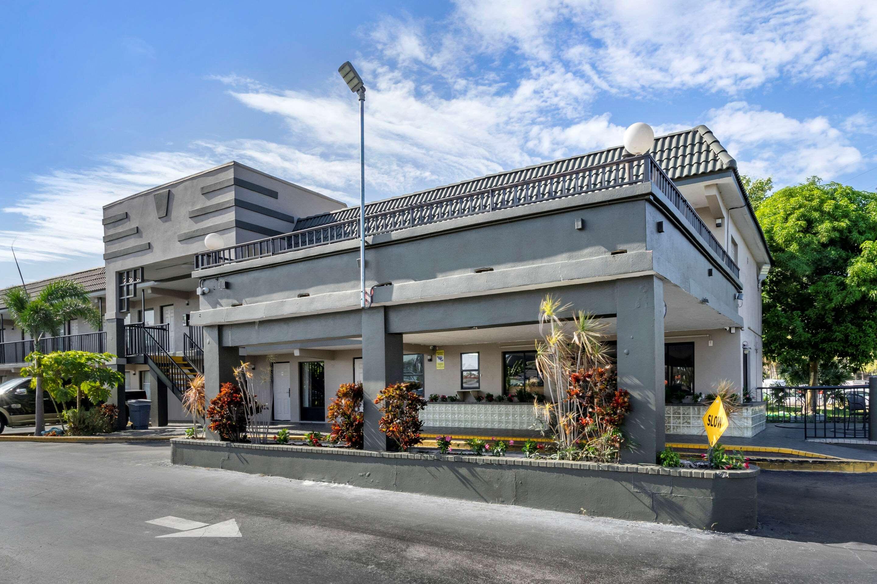 Rodeway Inn Clearwater-Dunedin ภายนอก รูปภาพ