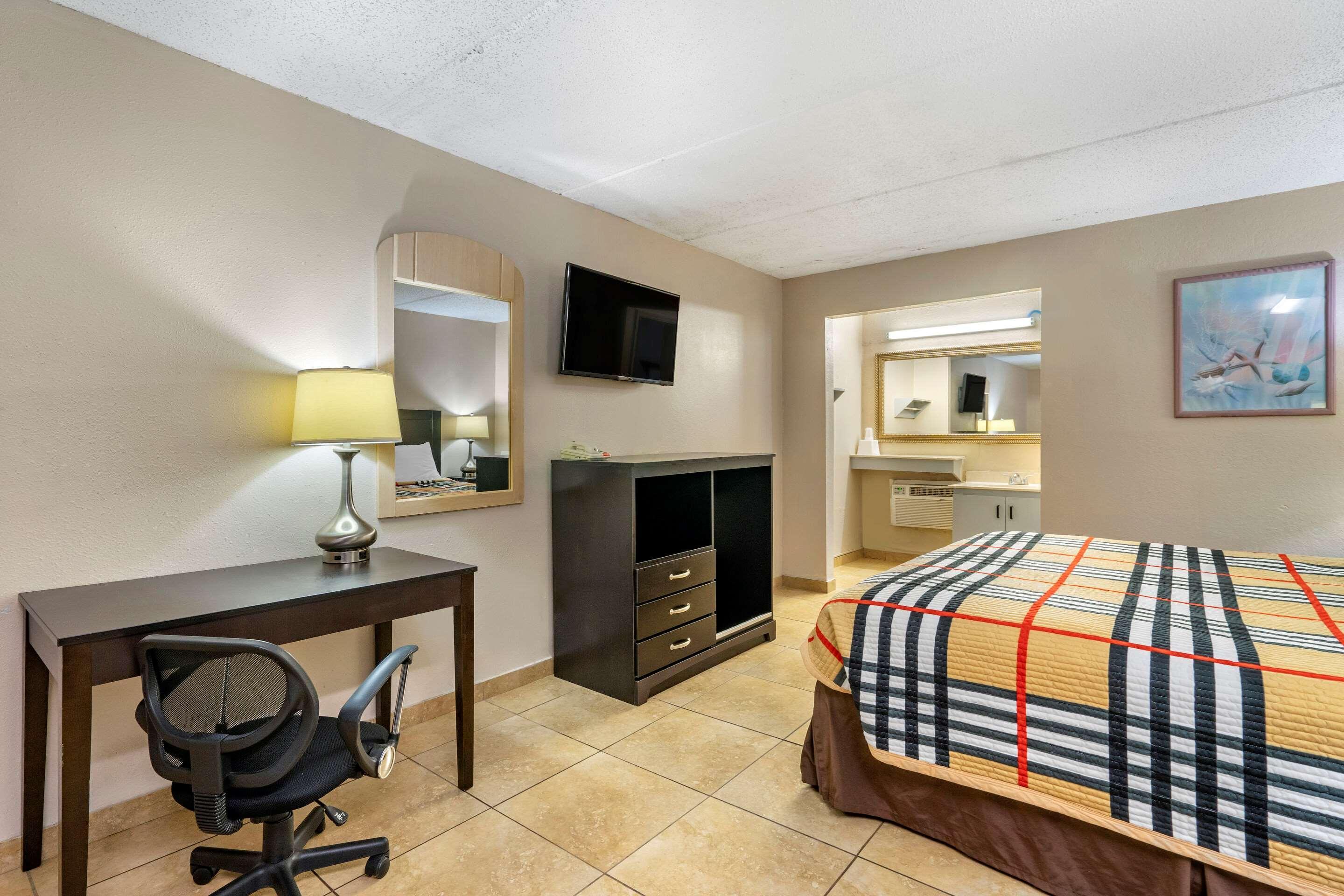 Rodeway Inn Clearwater-Dunedin ภายนอก รูปภาพ