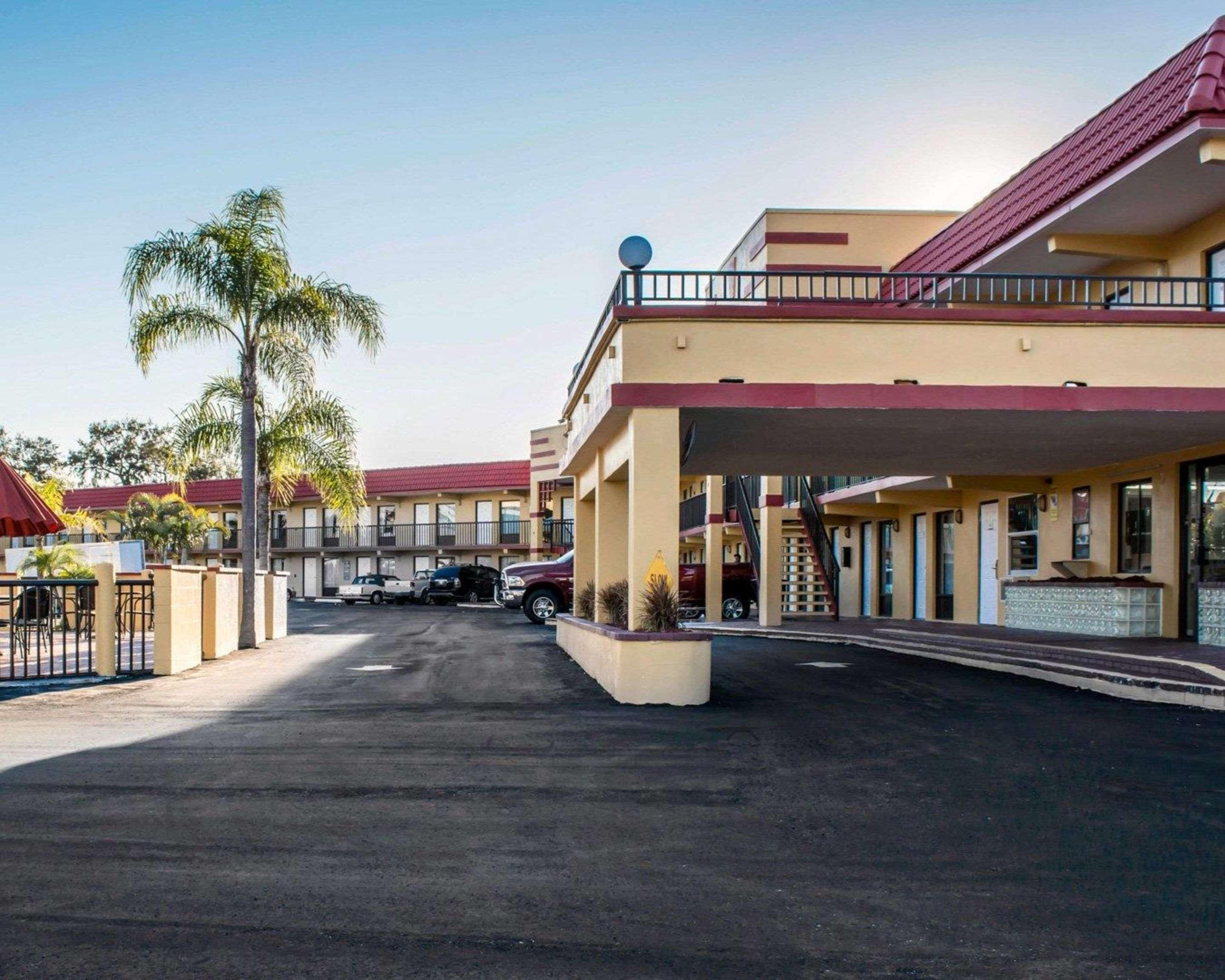 Rodeway Inn Clearwater-Dunedin ภายนอก รูปภาพ