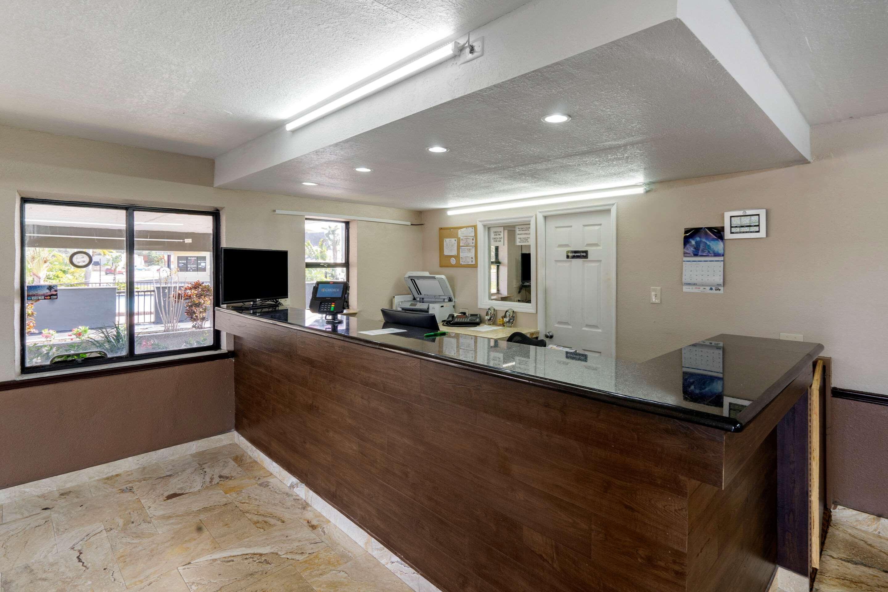 Rodeway Inn Clearwater-Dunedin ภายนอก รูปภาพ